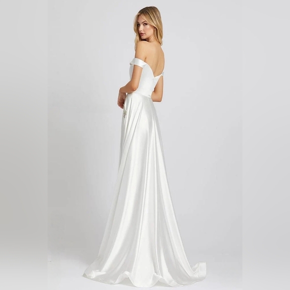 NWT Mac Duggal, Off Shoulder Gown, White, Size 4 - $398 - Picture 3 of 16